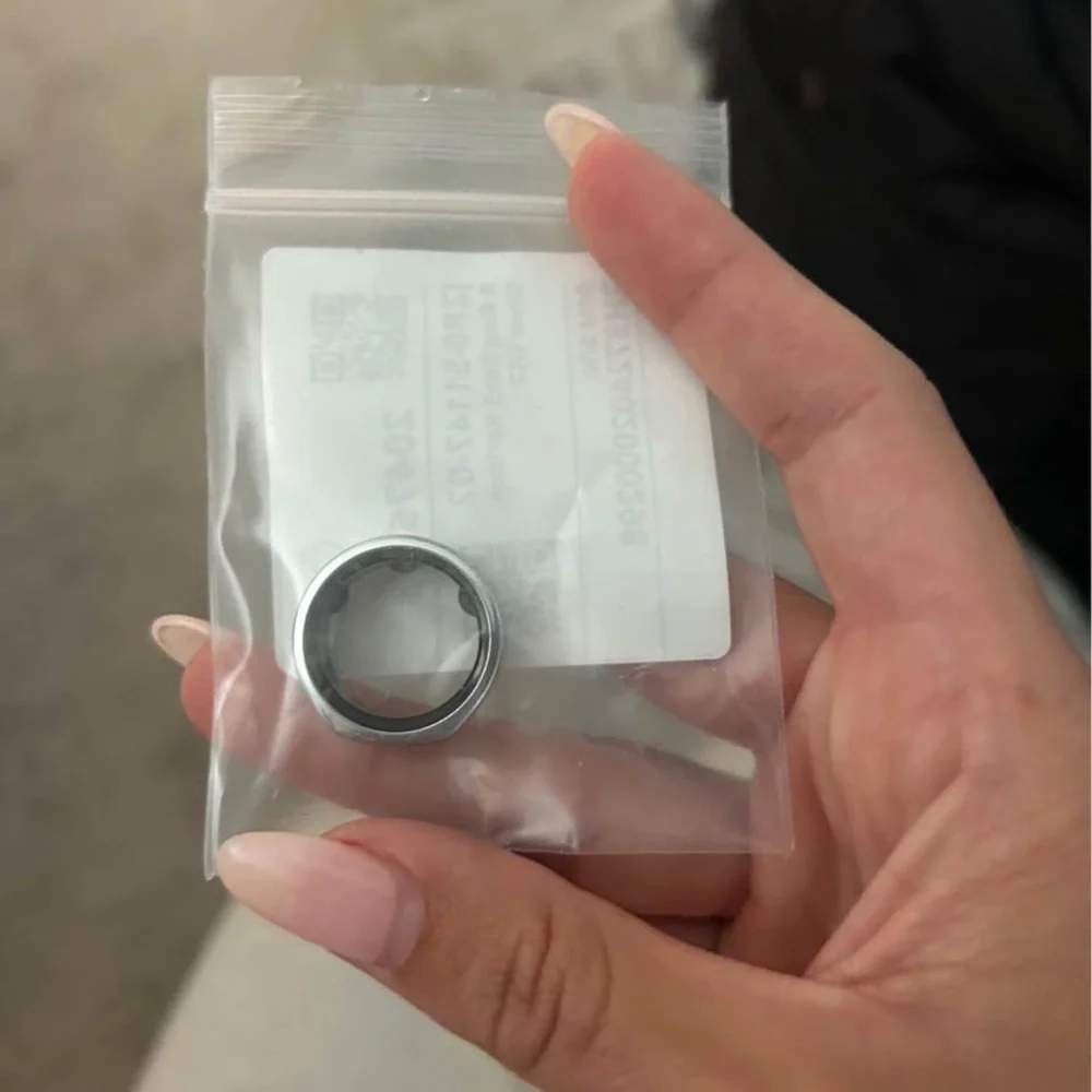Oura Smart Ring in Sleek Silver